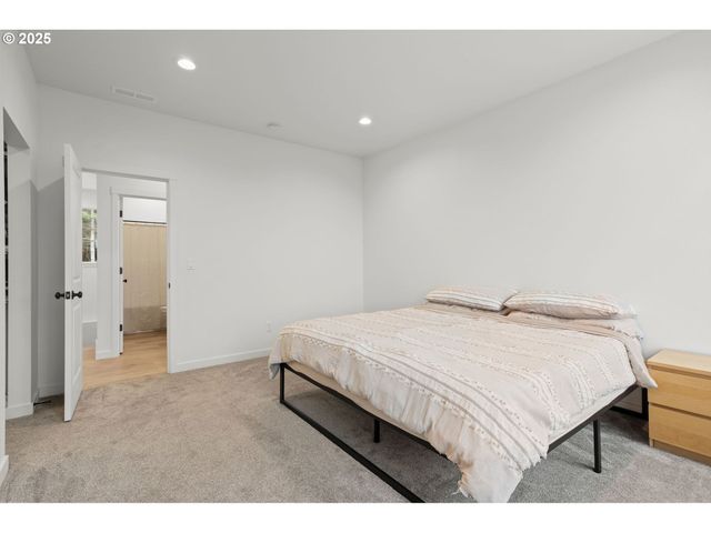 253 S GOBLE CREEK Rd, Kelso, WA 98626