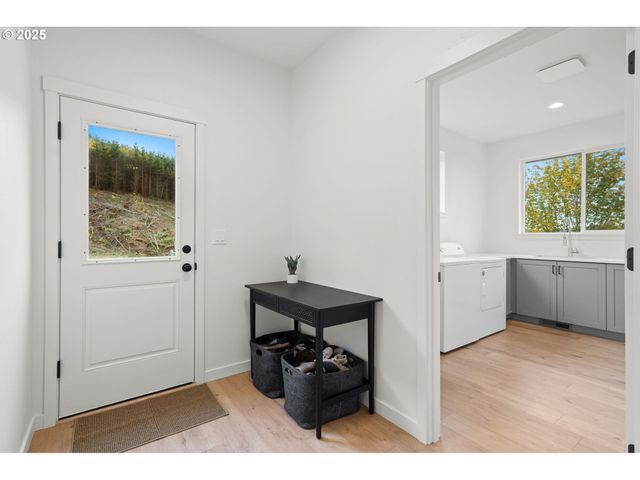 253 S GOBLE CREEK Rd, Kelso, WA 98626