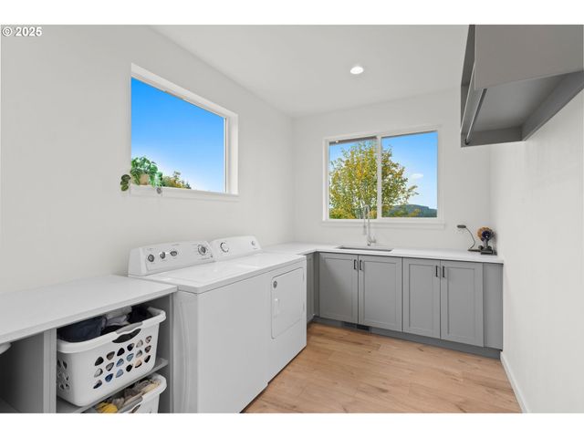 253 S GOBLE CREEK Rd, Kelso, WA 98626