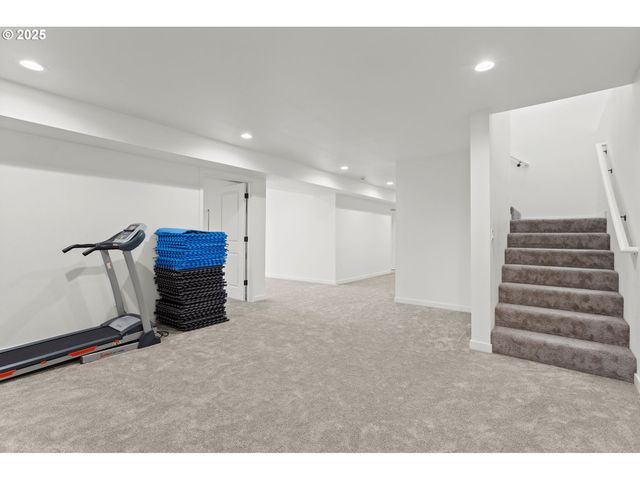 253 S GOBLE CREEK Rd, Kelso, WA 98626