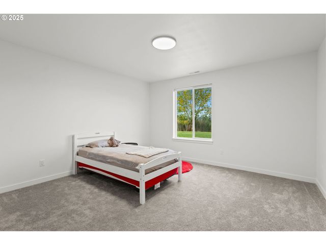 253 S GOBLE CREEK Rd, Kelso, WA 98626