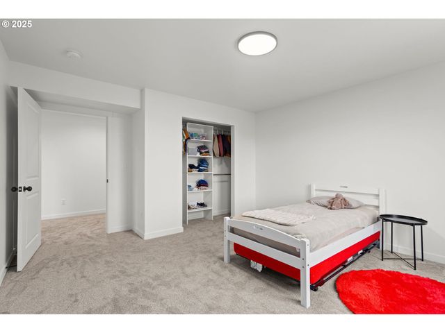 253 S GOBLE CREEK Rd, Kelso, WA 98626