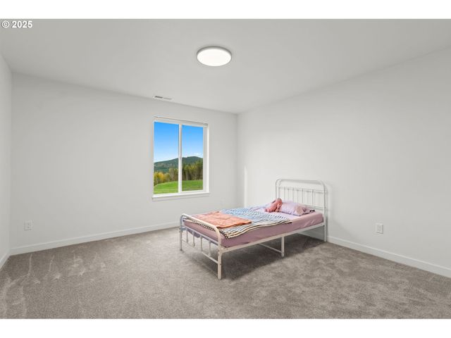 253 S GOBLE CREEK Rd, Kelso, WA 98626