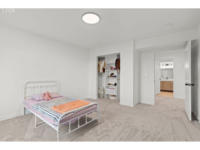 253 S GOBLE CREEK Rd, Kelso, WA 98626