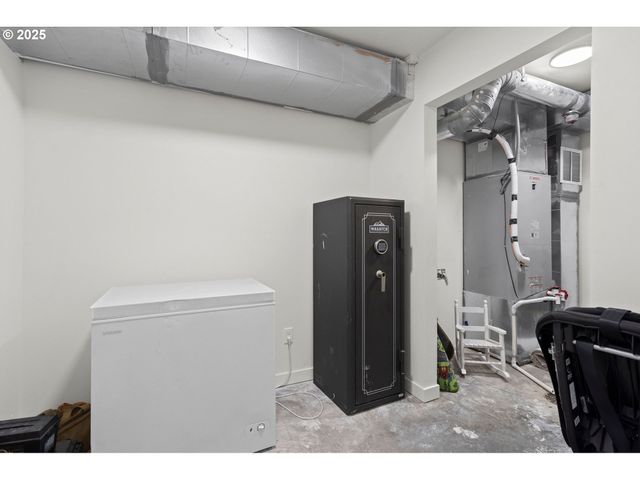 253 S GOBLE CREEK Rd, Kelso, WA 98626