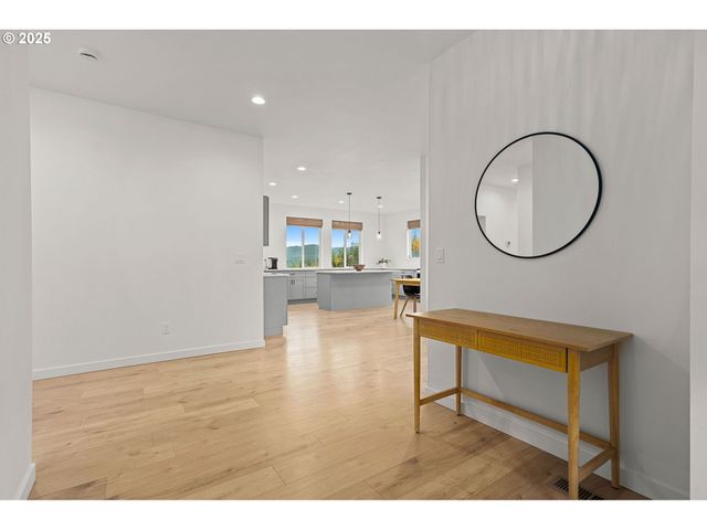 253 S GOBLE CREEK Rd, Kelso, WA 98626