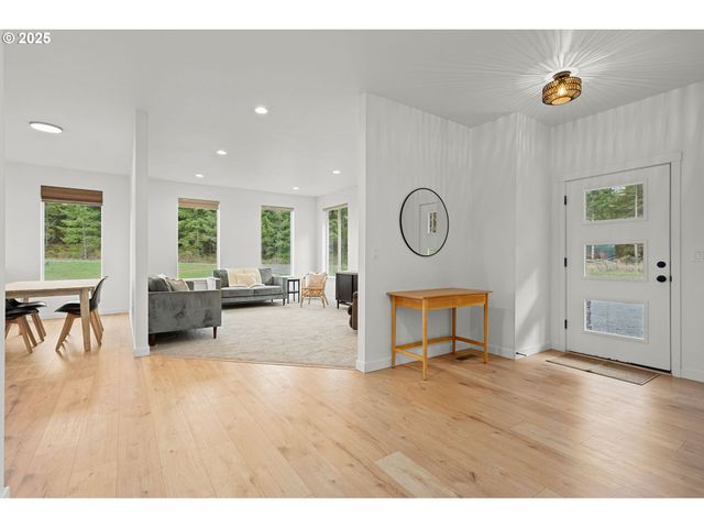 253 S GOBLE CREEK Rd, Kelso, WA 98626