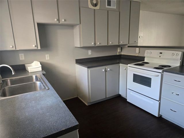 512 First Street 4, College Station, TX 77840