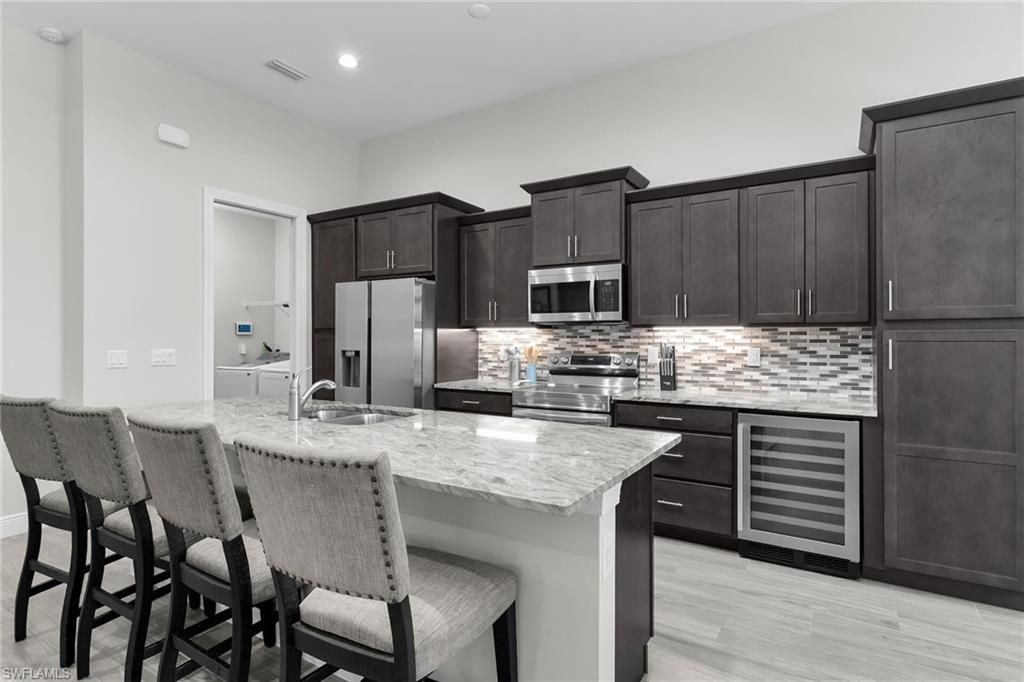 Image 11 of property listing at 635 NE 7th TER, Cape Coral, FL 33909
