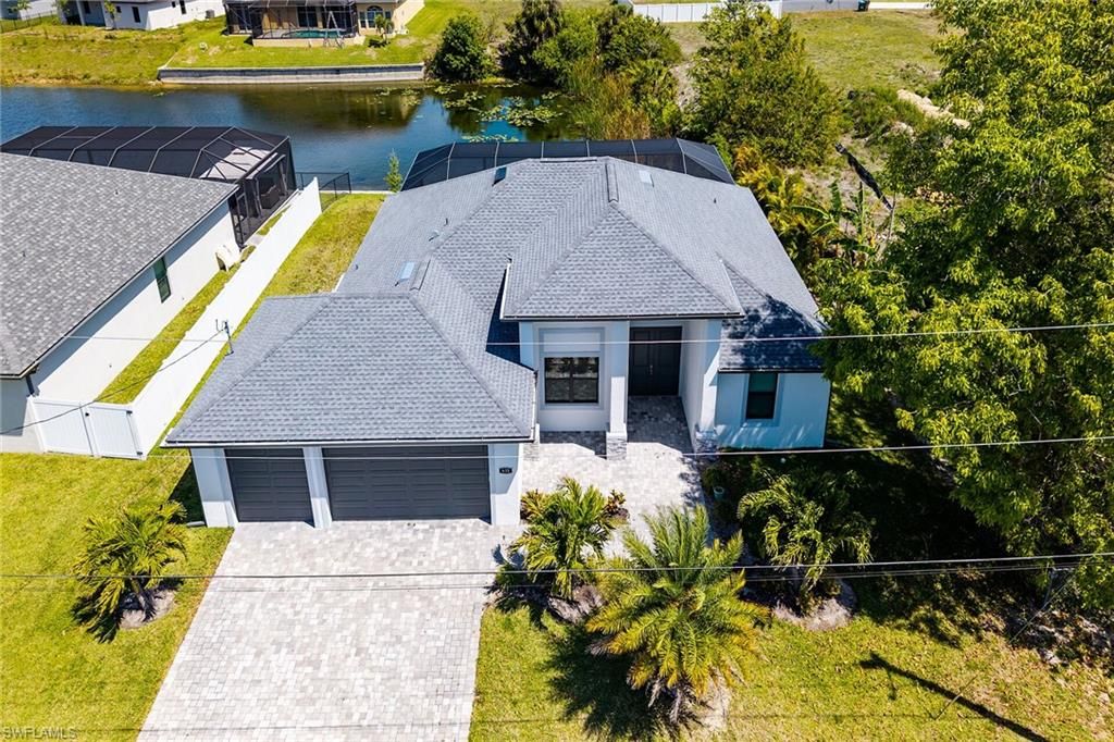 Image 2 of property listing at 635 NE 7th TER, Cape Coral, FL 33909