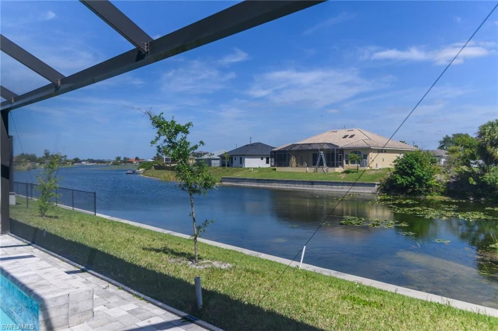 Image 3 of property listing at 635 NE 7th TER, Cape Coral, FL 33909