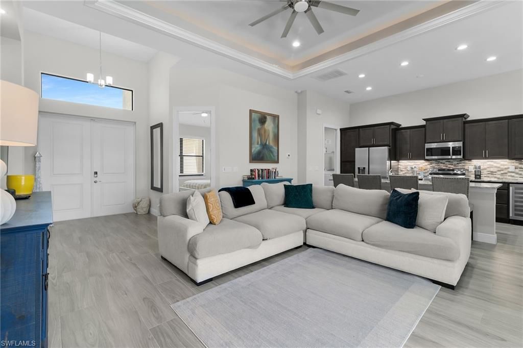 Image 5 of property listing at 635 NE 7th TER, Cape Coral, FL 33909