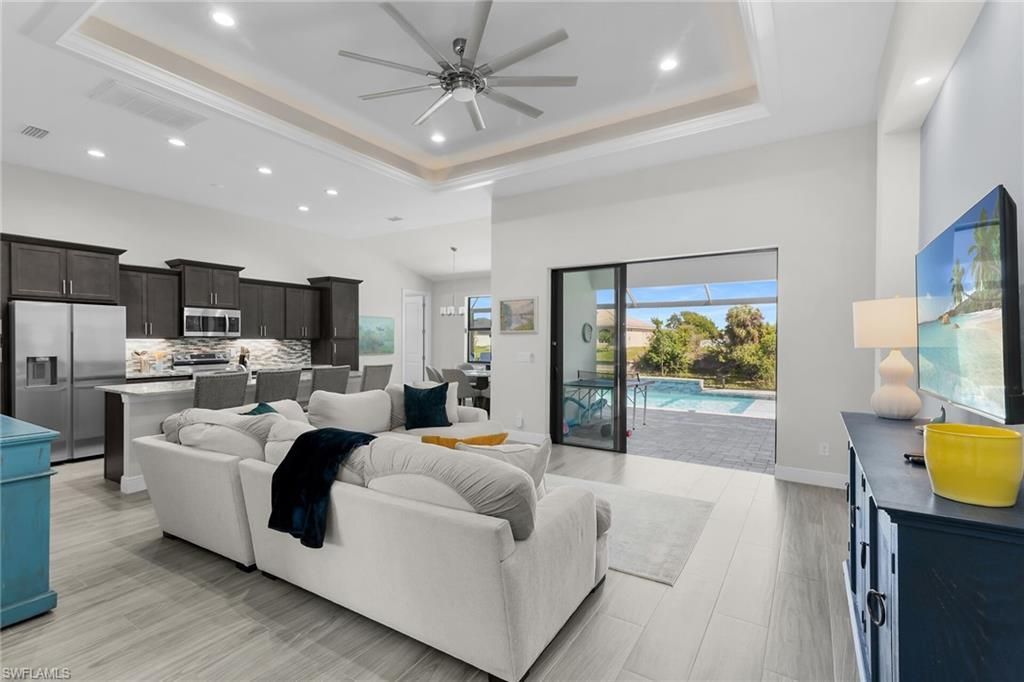 Image 6 of property listing at 635 NE 7th TER, Cape Coral, FL 33909
