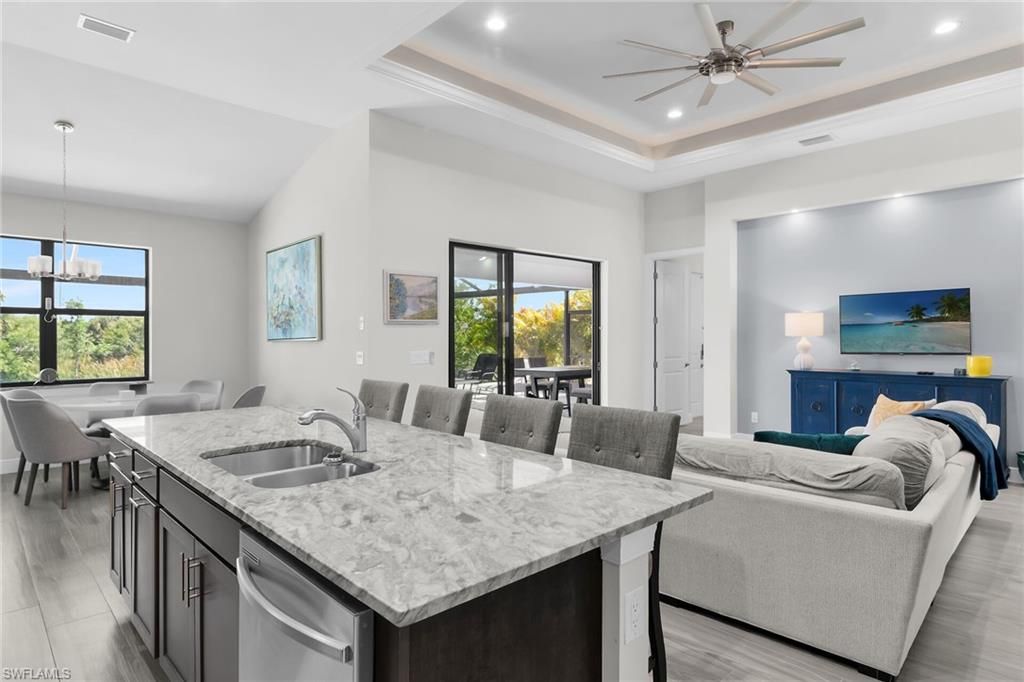 Image 9 of property listing at 635 NE 7th TER, Cape Coral, FL 33909