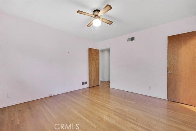 21724 Chatsworth Street, Chatsworth (los Angeles), CA 91311