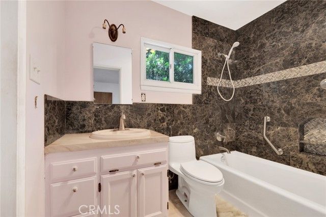 21724 Chatsworth Street, Chatsworth (los Angeles), CA 91311