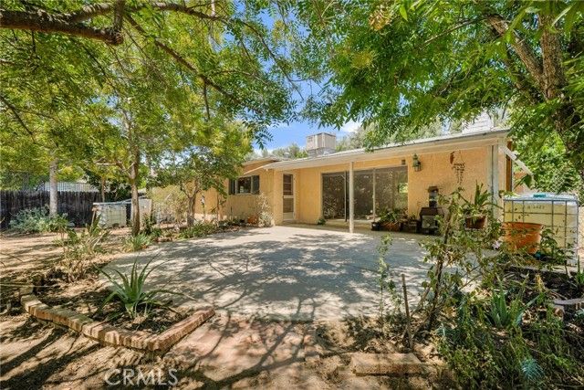 21724 Chatsworth Street, Chatsworth (los Angeles), CA 91311