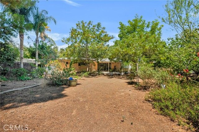 21724 Chatsworth Street, Chatsworth (los Angeles), CA 91311