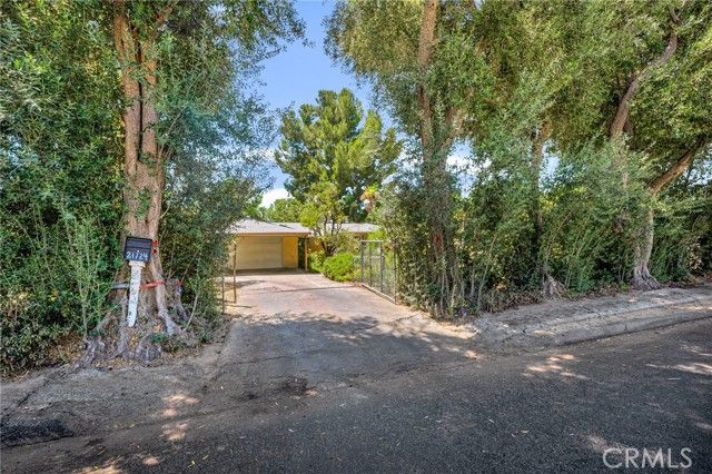 21724 Chatsworth Street, Chatsworth (los Angeles), CA 91311