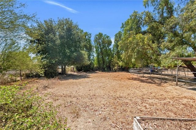 21724 Chatsworth Street, Chatsworth (los Angeles), CA 91311