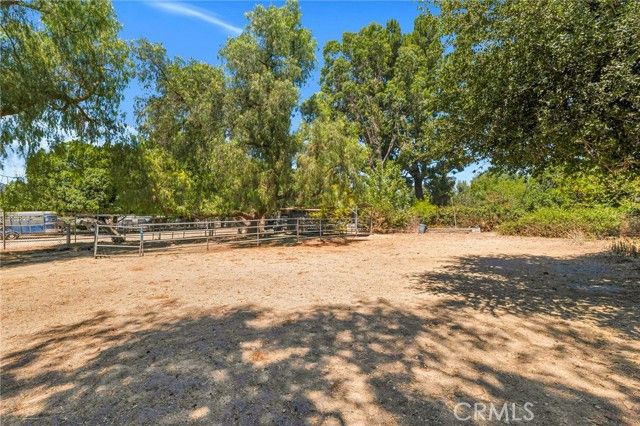 21724 Chatsworth Street, Chatsworth (los Angeles), CA 91311