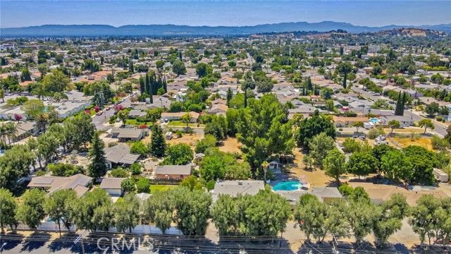 21724 Chatsworth Street, Chatsworth (los Angeles), CA 91311