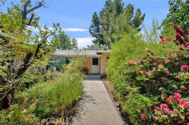 21724 Chatsworth Street, Chatsworth (los Angeles), CA 91311