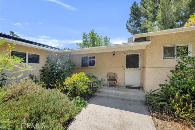 21724 Chatsworth Street, Chatsworth (los Angeles), CA 91311