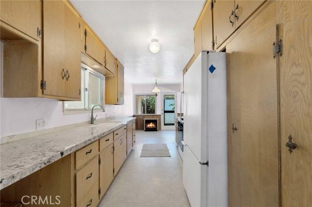 21724 Chatsworth Street, Chatsworth (los Angeles), CA 91311