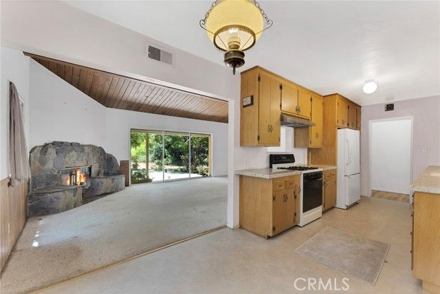 21724 Chatsworth Street, Chatsworth (los Angeles), CA 91311