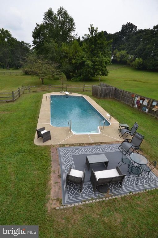 107 DOE RUN STATION RD, Coatesville, PA 19320