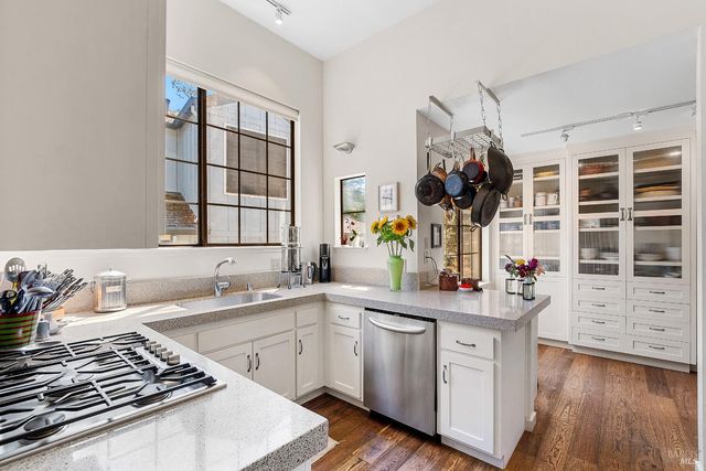 1112 Princeton Dr, Sonoma, CA 95476