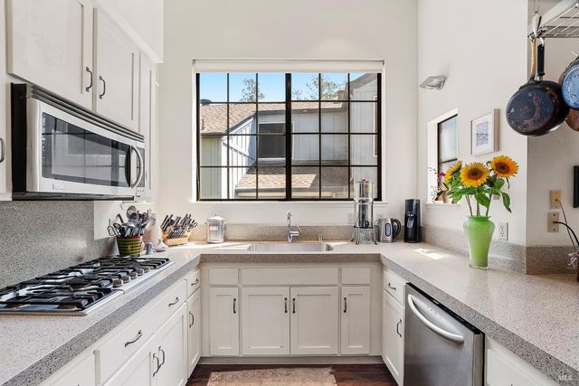 1112 Princeton Dr, Sonoma, CA 95476