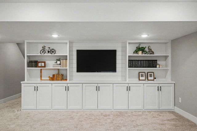 6342 Eaglewood Drive, Hudsonville, MI 49426