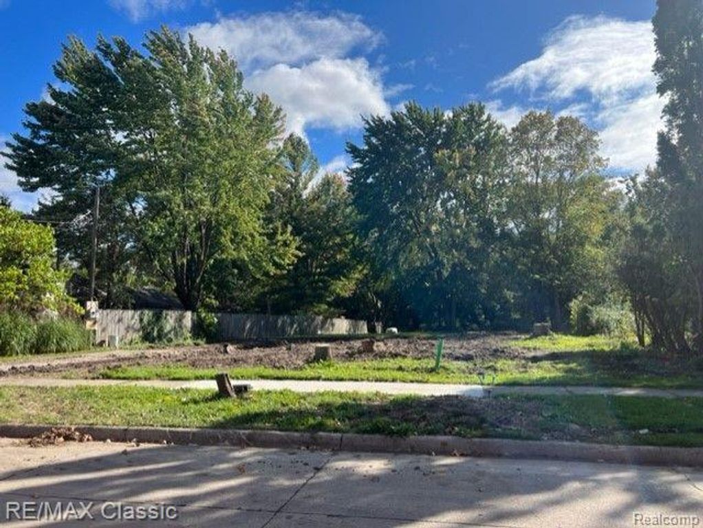 5018 NORTHLAWN Drive, Sterling Heights, MI 48310