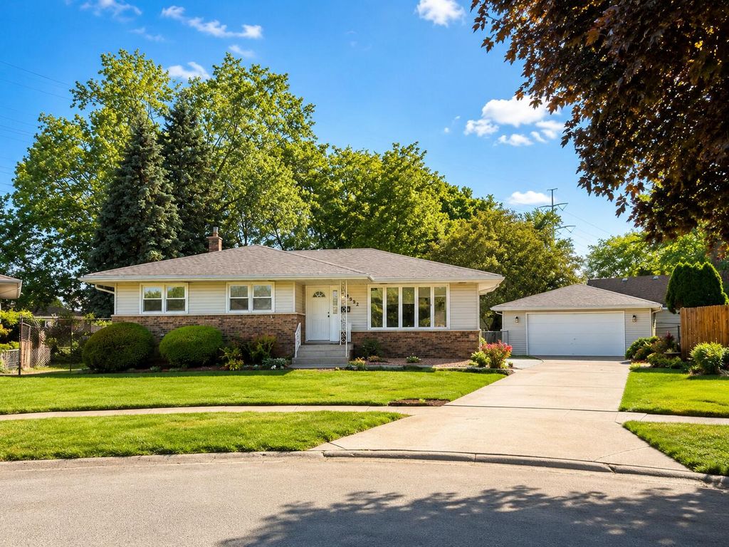 8832 Jackson Court, Munster, IN 46321