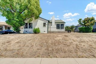 1522 N Fruit Avenue, Fresno, CA 93728