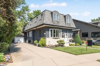 5706 N New Hampshire Avenue, Chicago, IL 60631