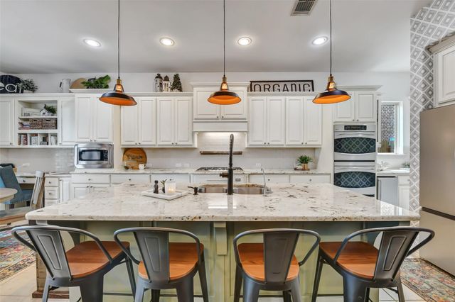 911 Ember Hills Lane, Friendswood, TX 77546