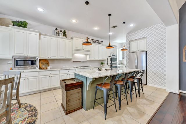 911 Ember Hills Lane, Friendswood, TX 77546