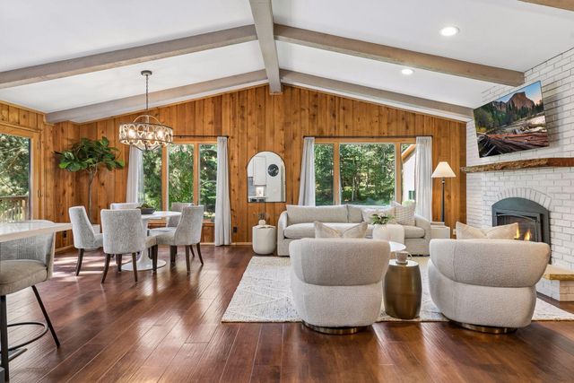 8249 Deer Pond Court N, Lake Elmo, MN 55042
