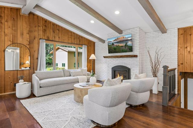 8249 Deer Pond Court N, Lake Elmo, MN 55042