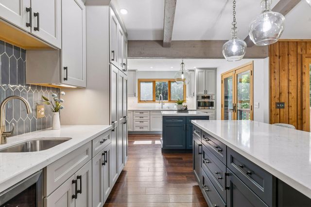 8249 Deer Pond Court N, Lake Elmo, MN 55042