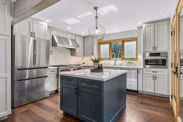 8249 Deer Pond Court N, Lake Elmo, MN 55042