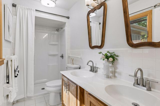 8249 Deer Pond Court N, Lake Elmo, MN 55042