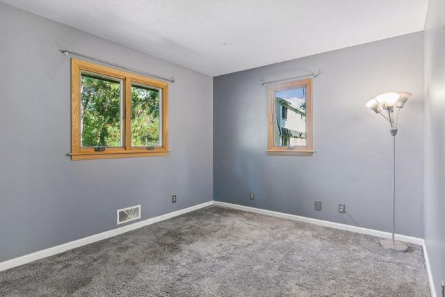 8249 Deer Pond Court N, Lake Elmo, MN 55042
