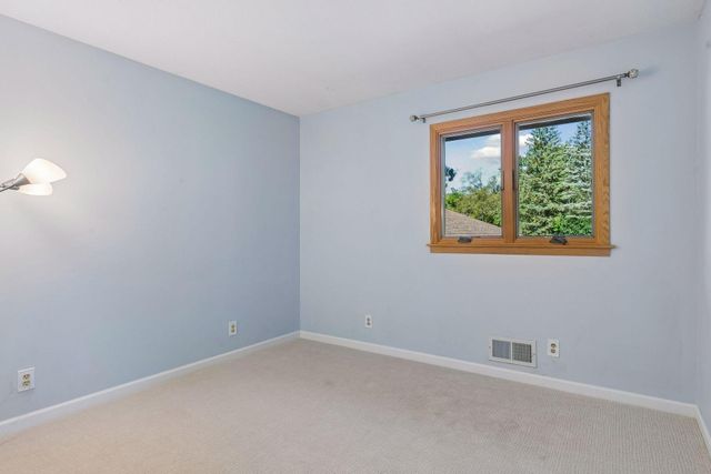 8249 Deer Pond Court N, Lake Elmo, MN 55042