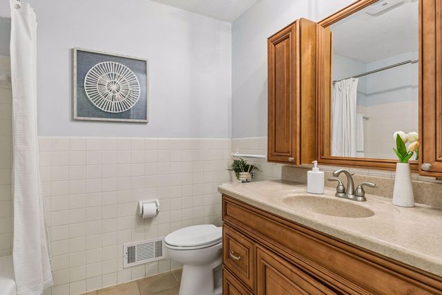 8249 Deer Pond Court N, Lake Elmo, MN 55042