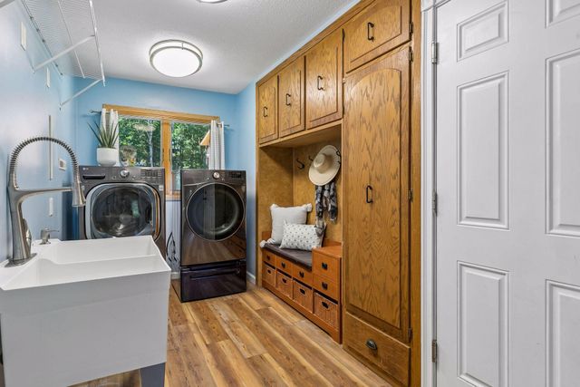 8249 Deer Pond Court N, Lake Elmo, MN 55042