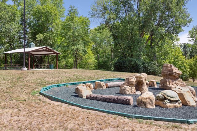 8249 Deer Pond Court N, Lake Elmo, MN 55042